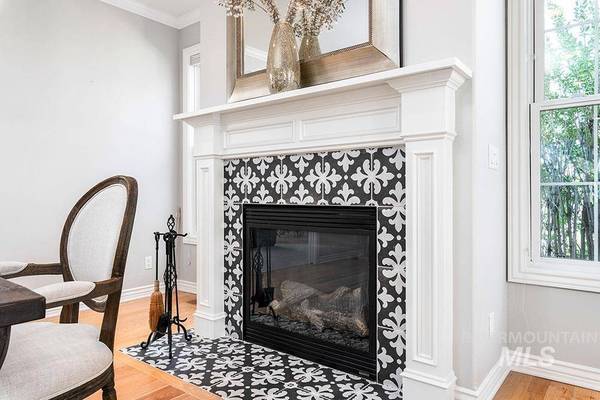 175 W Retford Ct, Boise, ID 83702