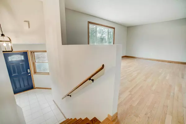 316 Faversham RD, Willernie, MN 55090