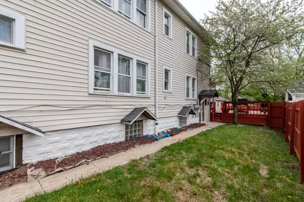 537 Powell Avenue, Waukegan, IL 60085