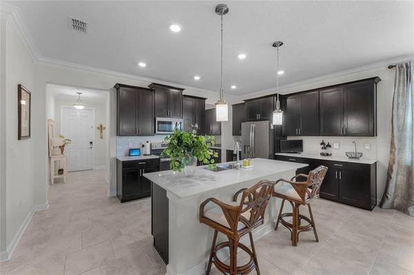 1104 TRAPPERS TRAIL LOOP, Davenport, FL 33896