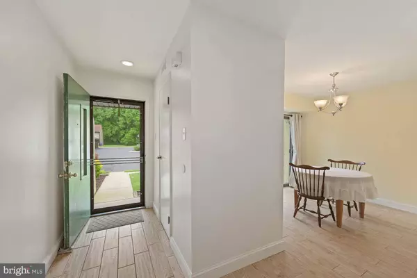 38 W AZALEA LN, Mount Laurel, NJ 08054