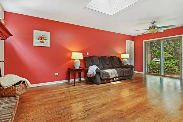 5220 Palm ST, Mchenry, IL 60051