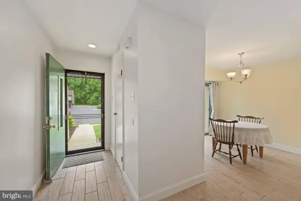 38 W AZALEA LN, Mount Laurel, NJ 08054