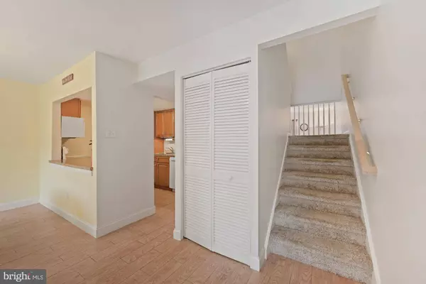 38 W AZALEA LN, Mount Laurel, NJ 08054