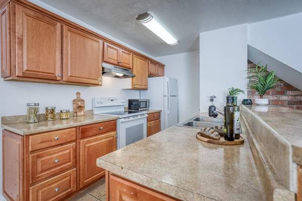 5630 Madison AVE, Sacramento, CA 95841