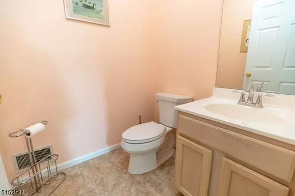 113 Castle Pointe Blvd, Piscataway Twp., NJ 08854