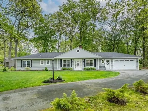 63 Lovejoy Rd, Andover, MA 01810