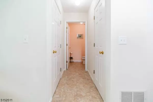 113 Castle Pointe Blvd, Piscataway Twp., NJ 08854