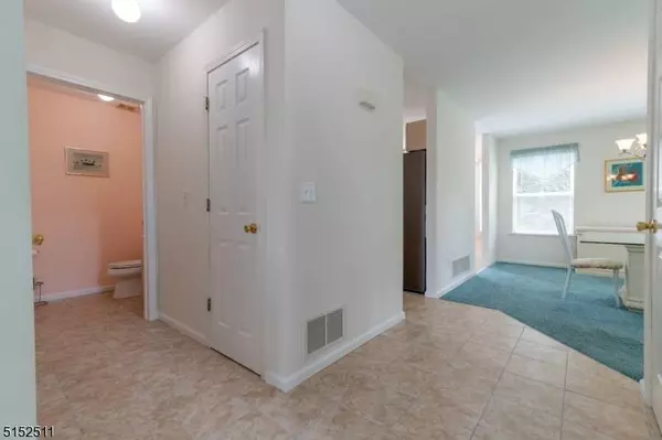 113 Castle Pointe Blvd, Piscataway Twp., NJ 08854