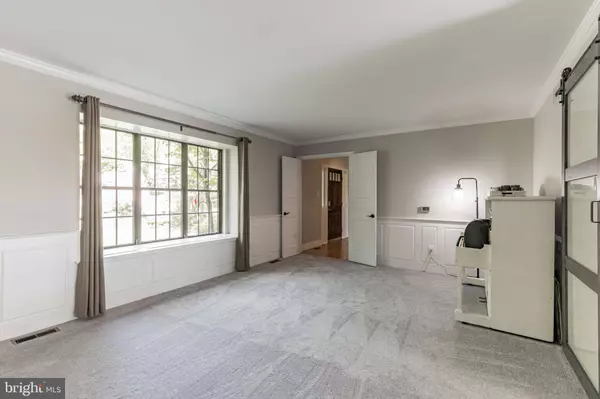 10 HARWOOD DR, Voorhees, NJ 08043