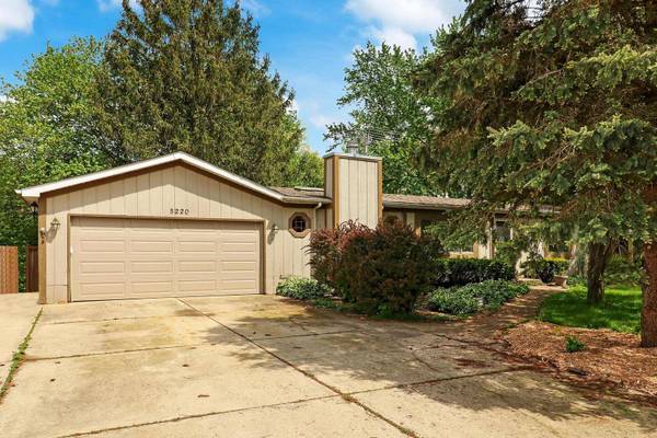 5220 Palm ST, Mchenry, IL 60051