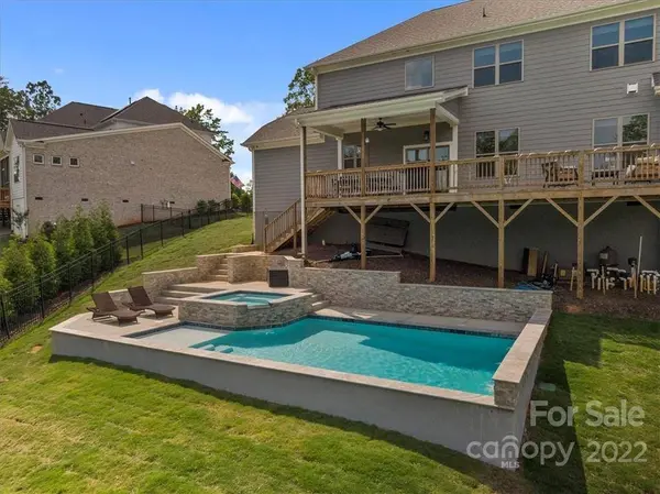 190 Walking Horse TRL, Davidson, NC 28036