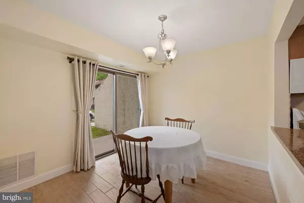 38 W AZALEA LN, Mount Laurel, NJ 08054