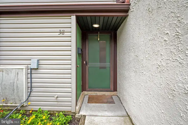 38 W AZALEA LN, Mount Laurel, NJ 08054