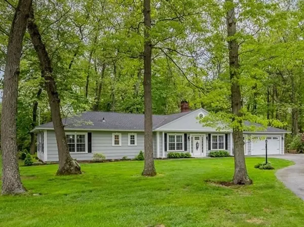 63 Lovejoy Rd, Andover, MA 01810