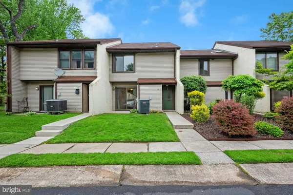 38 W AZALEA LN, Mount Laurel, NJ 08054