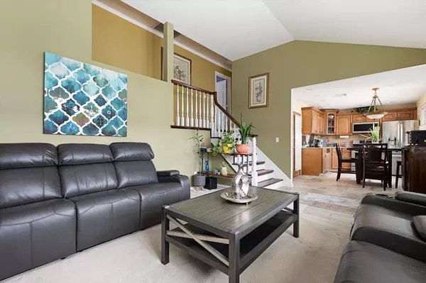 8 Noon Place, Freeport, NY 11520