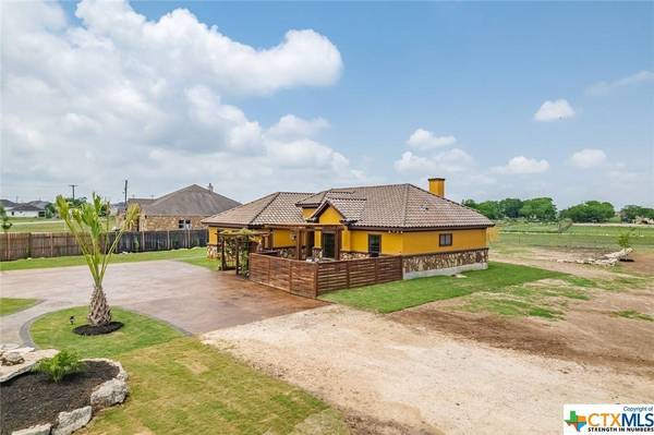 190 Maldonado TRL, Del Valle, TX 78617