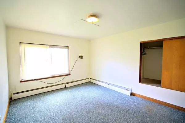 569 State ST N, Eden Valley, MN 55329