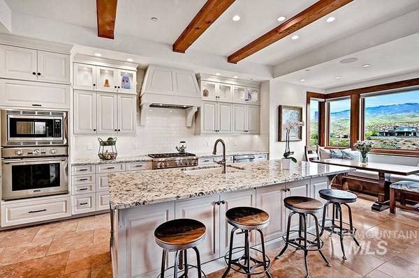 513 E Orion Ct, Boise, ID 83702