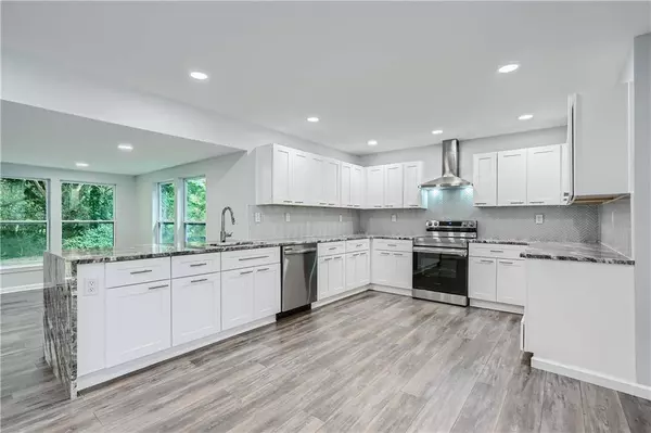 4058 Sweetbriar LN, Forest Park, GA 30297