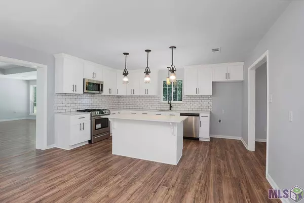 30565 WALKER RD, Walker, LA 70785