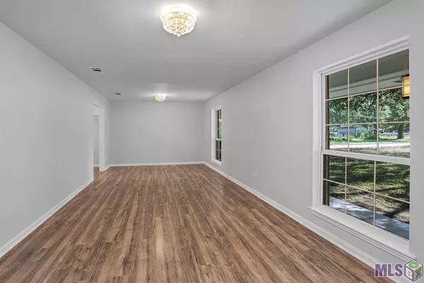 30565 WALKER RD, Walker, LA 70785