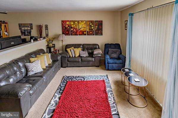 300 FOUNTAIN HALL CT, Mount Laurel, NJ 08054