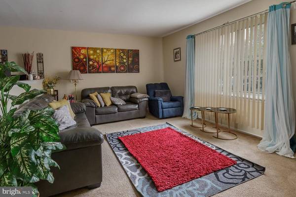 300 FOUNTAIN HALL CT, Mount Laurel, NJ 08054