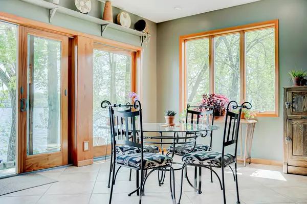 317 Lake ST S, Bayport, MN 55003