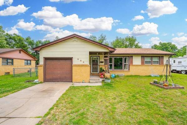 900 N Brownthrush Ln, Wichita, KS 67212-3504