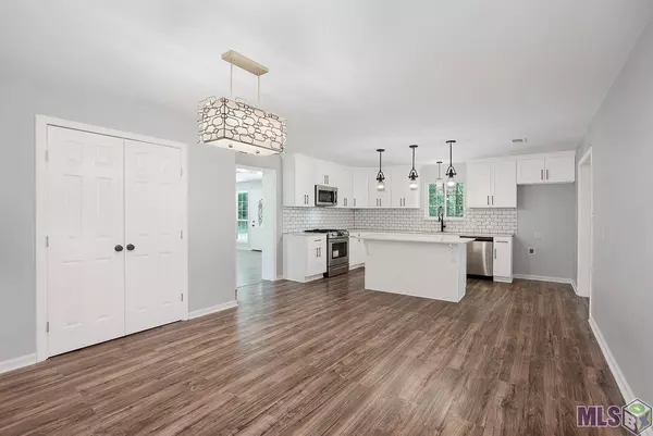 30565 WALKER RD, Walker, LA 70785