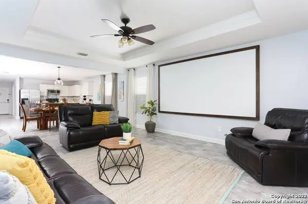 8963 Oakwood Park, San Antonio, TX 78254