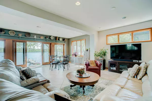 317 Lake ST S, Bayport, MN 55003