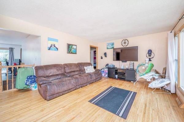 900 N Brownthrush Ln, Wichita, KS 67212-3504