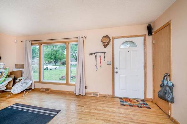 900 N Brownthrush Ln, Wichita, KS 67212-3504