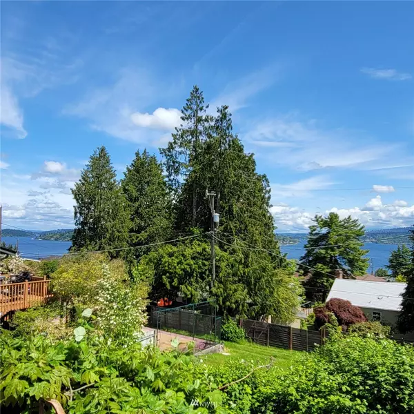 7528 S Lakeridge DR, Seattle, WA 98178