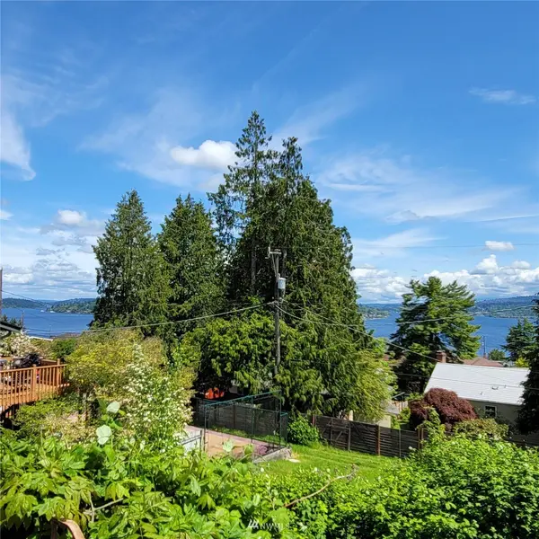 7528 S Lakeridge DR, Seattle, WA 98178