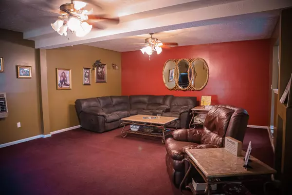 78 Yellow Hill CT, Elkhorn City, KY 41522