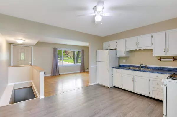 76 Oday ST N, Maplewood, MN 55119