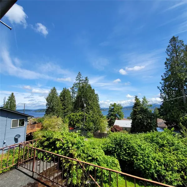 7528 S Lakeridge DR, Seattle, WA 98178