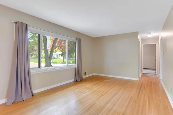 76 Oday ST N, Maplewood, MN 55119