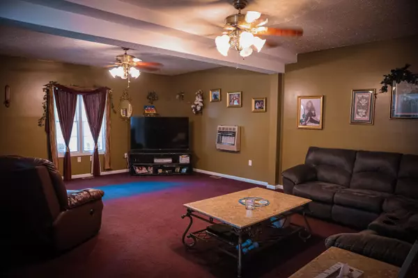 78 Yellow Hill CT, Elkhorn City, KY 41522