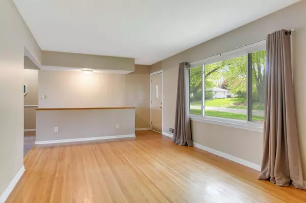 76 Oday ST N, Maplewood, MN 55119