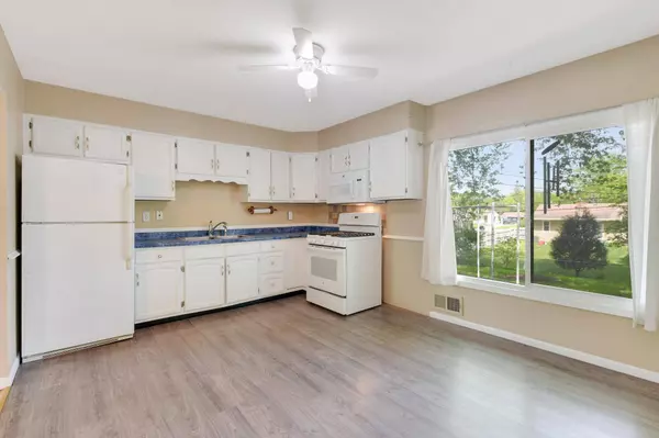 76 Oday ST N, Maplewood, MN 55119