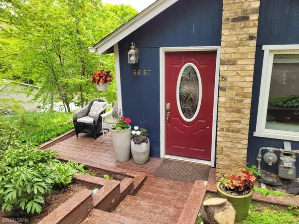 6687 Deerwood DR, Chanhassen, MN 55317