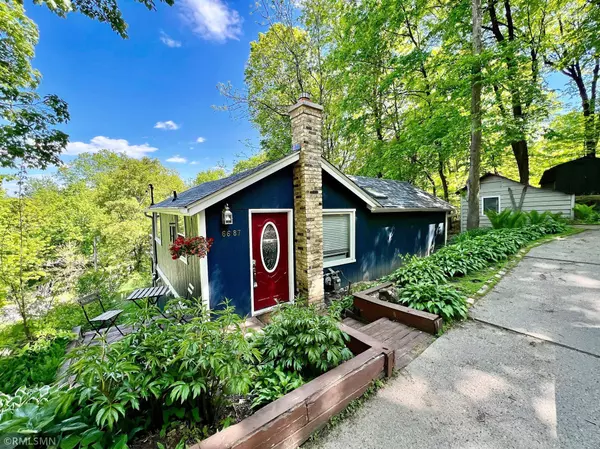 6687 Deerwood DR, Chanhassen, MN 55317