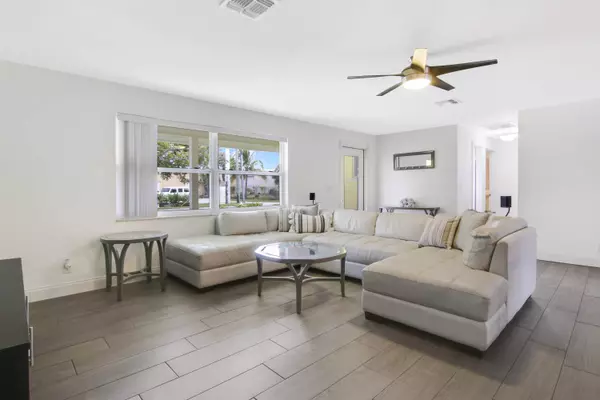 126 Pineview RD, Jupiter, FL 33469