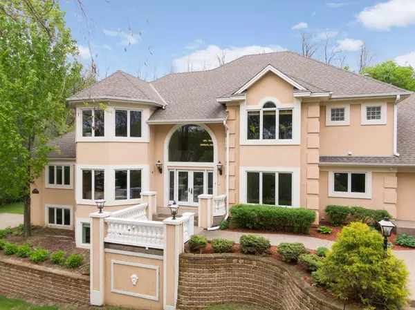 1990 Marywood LN, West Saint Paul, MN 55118