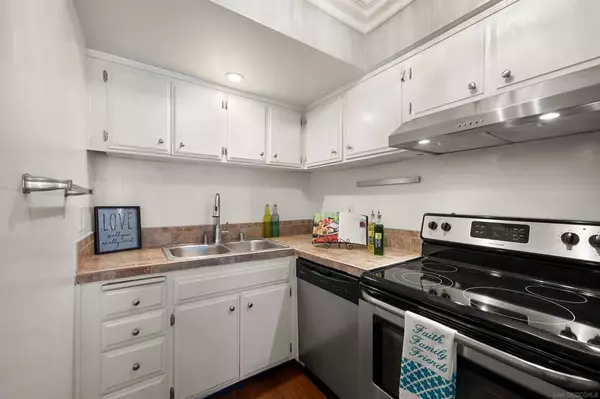 7555 Linda Vista Rd 28, San Diego, CA 92111